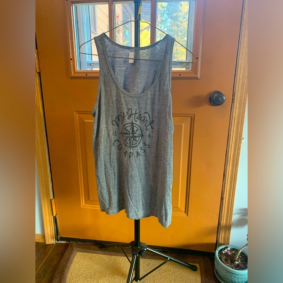 My Heart is a compass Tank - Picture 5 of 5